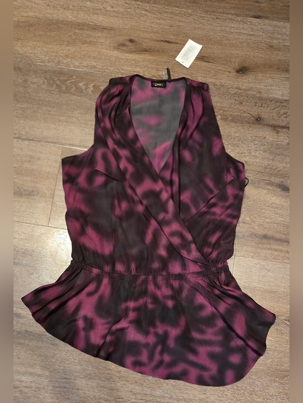 NWT Guess "Rouge Vintage Wine" Sleeveless Peplum Top - Picture 2 of 6